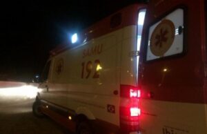 08:45 – Jovem morre após colidir motocicleta em caminhão estacionado no acostamento da MT-320