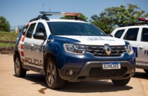 08:32 –
Agressor chega de tabacaria e tenta matar namorada com facada na cabeça