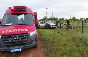 15:18 –
Homem fica ferido após perder controle da direção e bater carro em cerca