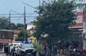 15:30 –
Mulher morre esfaqueada pelo marido durante briga em bar