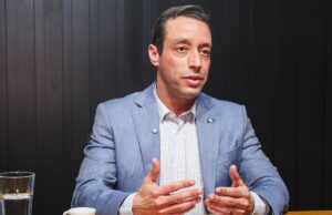 Secretário: mais de mil celulares foram apreendidos em 50 dias