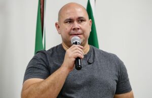 Abilio avisa empresa que acabará com estacionamento rotativo