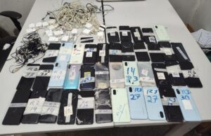 Polícia apreende 40 celulares na Penitenciária Central do Estado