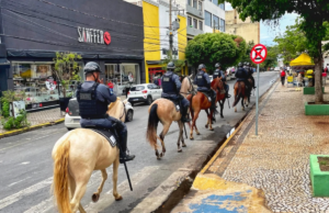 Cavalaria da Polícia Militar prende dois foragidos da Justiça