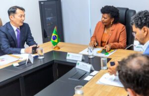 Ministra Margareth Menezes recebe embaixador do Japão — Ministério da Cultura