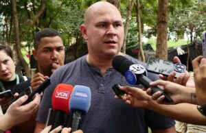 Abilio visita barracões e quer levar usuários a centro de apoio