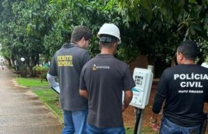 11:45 –
Caseiro morre ao sofrer choque de 13 mil volts ao tentar religar luz em Chapada