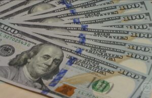 Economistas tentam explicar o sobe e desce do real em relaأ§أ£o أ moeda americana | Jornal Nacional