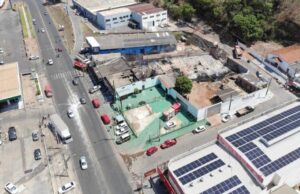 Bombeiros empregam mais de 80 mil litros de água para extinguir incêndio em madeireira