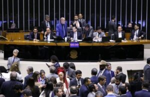 Maioria dos deputados de MT votam contra taxação de apostas esportivas e aplicações financeiras