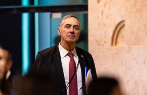 ‘Hora de seguir novos rumos’