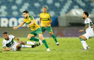 Eduardo Barros perde Patrick De Lucca e terá que solucionar função de 3º zagueiro contra o Botafogo-SP