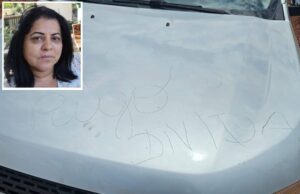 Mulher é assassinada e criminoso deixa mensagem no carro