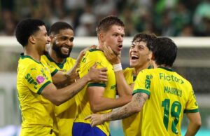 Palmeiras goleia Red Bull Bragantino de virada e mantém liderança isolada do Brasileirão