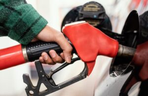 Petrobras reduz preço da gasolina em 4,9%, mas consumidor não deve ser beneficiado