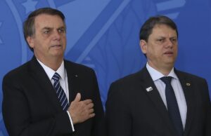 Visita de Tarcísio a Bolsonaro mantém indefinição sobre 2026