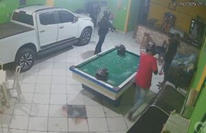 Dupla armada mata dois homens a tiros em bar em MT; vídeo