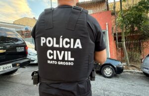 Polícia apreende arma, munições e objetos furtados em casa