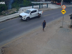 Motorista de Hilux atropela morador de rua e foge; veja o vídeo