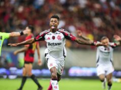 Flamengo goleia o Sport e assume a liberação do Brasileirão