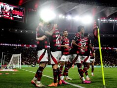 Flamengo vence Bragantino e coloca uma mão na taça do Brasileirão