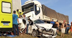 Engavetamento envolve seis veículos e deixa dois feridos na BR-364