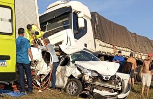 Engavetamento envolve seis veículos e deixa dois feridos na BR-364