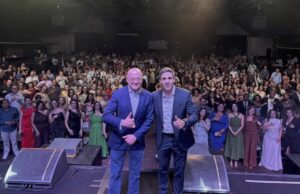 Governo homenageia servidores e destaca avanços em salários e infraestrutura na educação