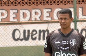 Ex-Vasco, campeão da Série C mira Fábio e quer jogar até os 45